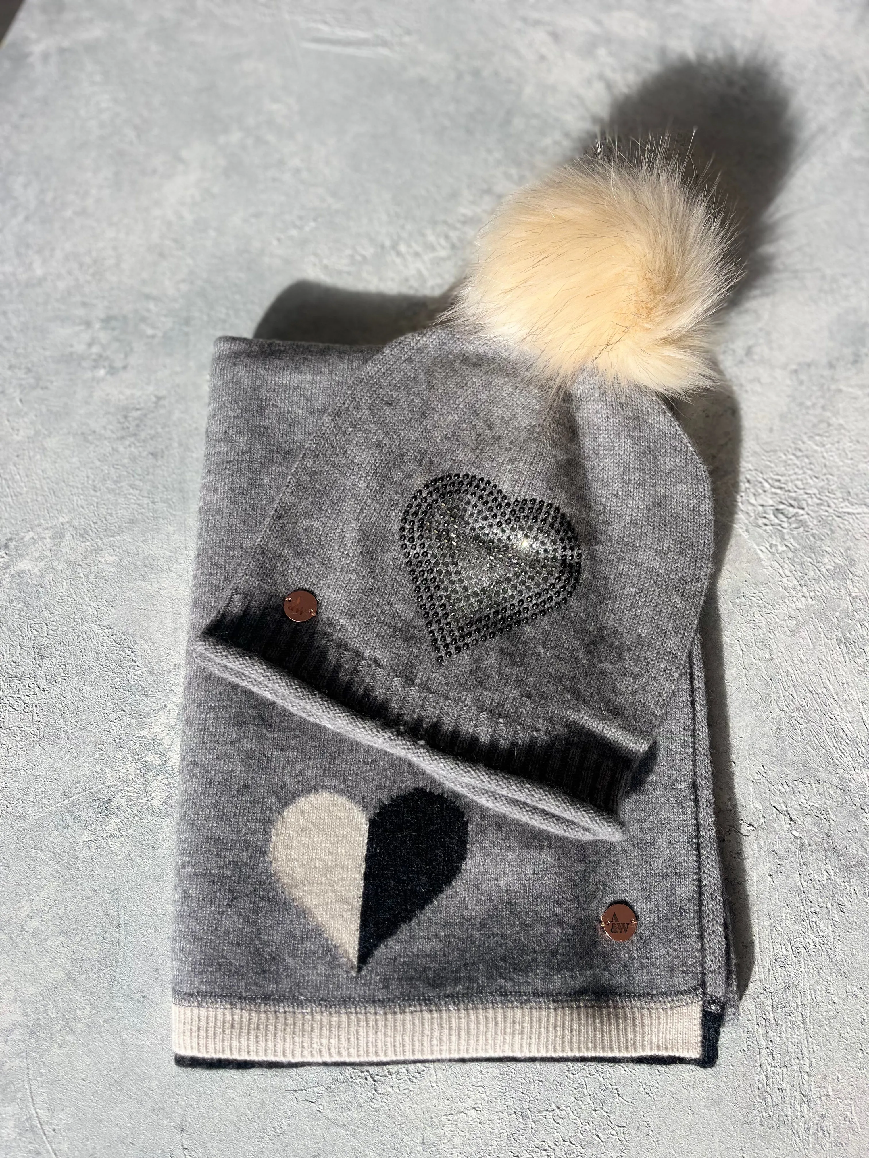 Grey cashmere beanie and scarf with faux fur pom