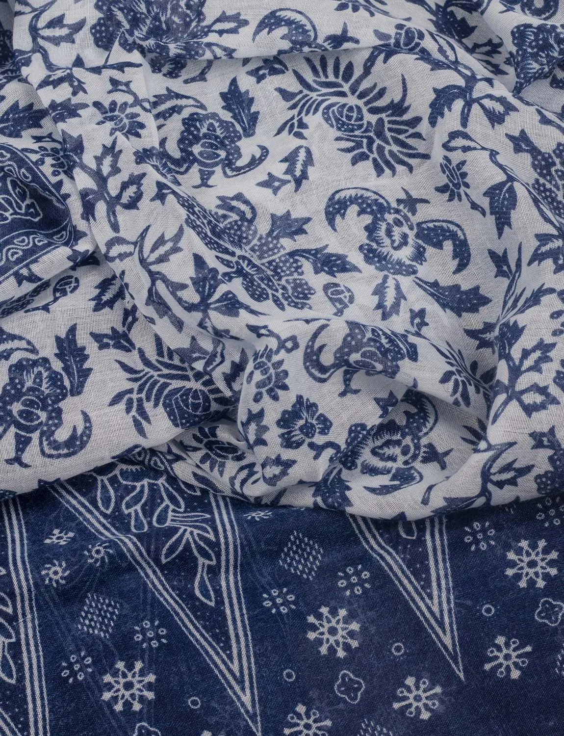 iB-iP Women's Blue-white Porcelain Print Gorgeous Lightweight Long Fashion Scarf